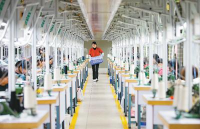 興辦實(shí)業(yè)，助力村民家門口就業(yè)